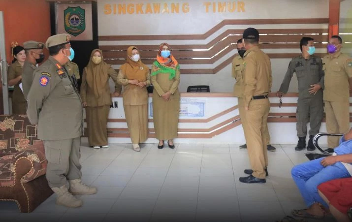 Foto: Wakil Walkot Irwan Sidak Kantor Kecamatan Singkawang Timur | Pifa Net