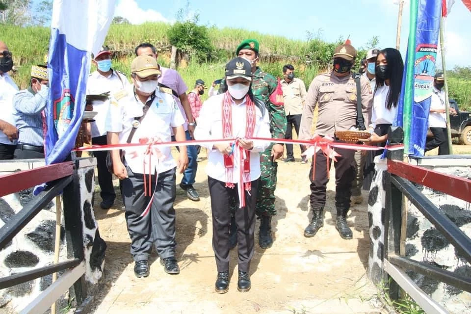 Foto: Bupati Landak Resmikan Jembatan Gantung Terpanjang di Kabupaten Landak | Pifa Net