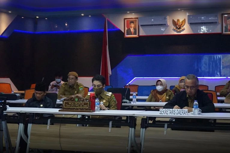 Foto: Walkot Singkawang Tjhai Chui Mie Ikuti Rapat Evaluasi Bersama Mendagri | Pifa Net