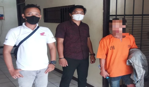 Foto: Sempat Tertangkap Oleh Warga, Polres Sekadau Amankan Pelaku Curanmor | Pifa Net