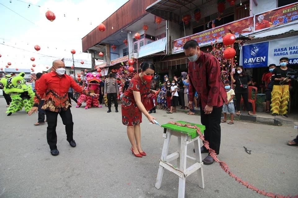 Foto: Hadiri Perayaan Imlek, Karolin Sebut Rayakan dengan Sederhana dan Patuhi Prokes | Pifa Net