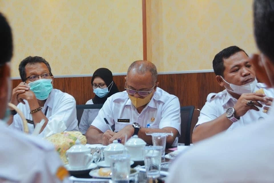 Foto: Sekda Ketapang Pimpin Rapat Penetapan Hukum Adat Masyarakat Kampung Silat Hulu | Pifa Net