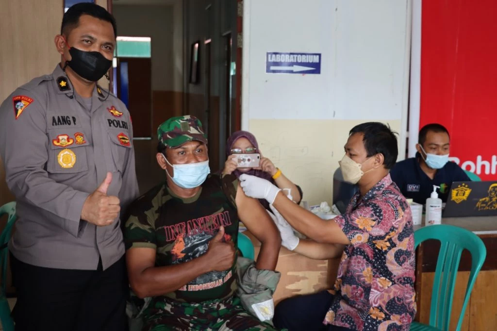 Foto: Percepat Vaksinasi, 1.470 Orang Telah Terima Vaksin Tahap Ketiga di Melawi | Pifa Net