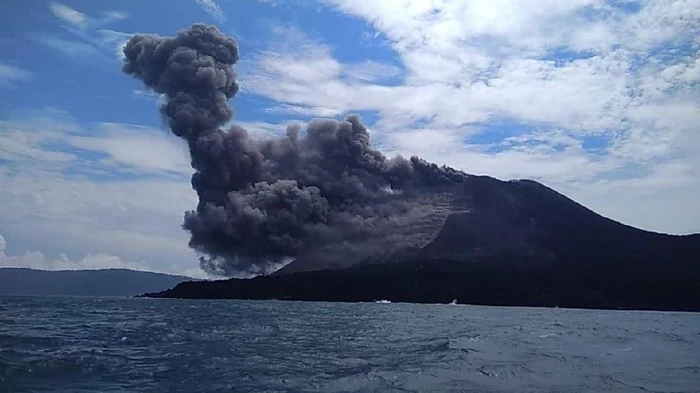 Foto: Gunung Anak Krakatau Erupsi 9 Kali pada 4 Februari 2022, BMKG Keluarkan Peringatan | Pifa Net