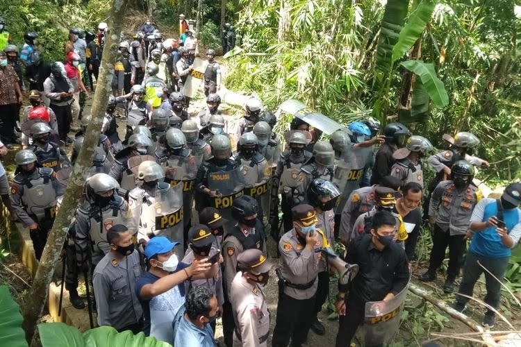 Foto: Akun Instagram LBH Yogyakarta Tak Bisa Diakses Usai Update Konflik Wadas, Ribuan Aparat Kepung dan Tangkap Warga Wadas | Pifa Net