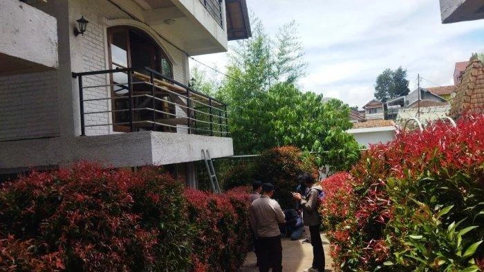 Foto: Pria Asal Pontianak Tewas Usai Terperosok dari Lantai 3 Balkon Hotel di Bandung | Pifa Net