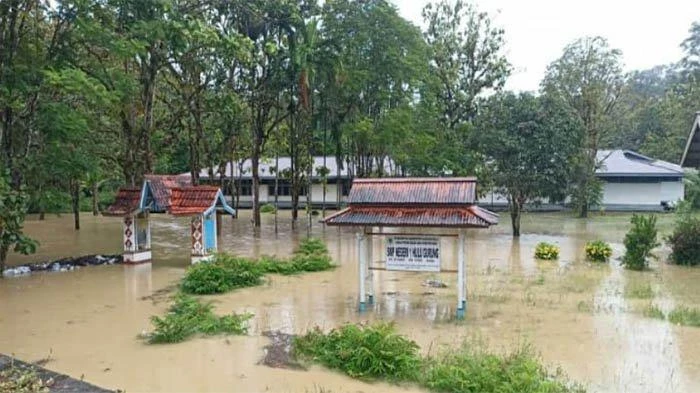 Foto: Beberapa Kecamatan di Kapuas Hulu Terendam Banjir, BPBD Imbau Masyarakat Tetap Siaga | Pifa Net