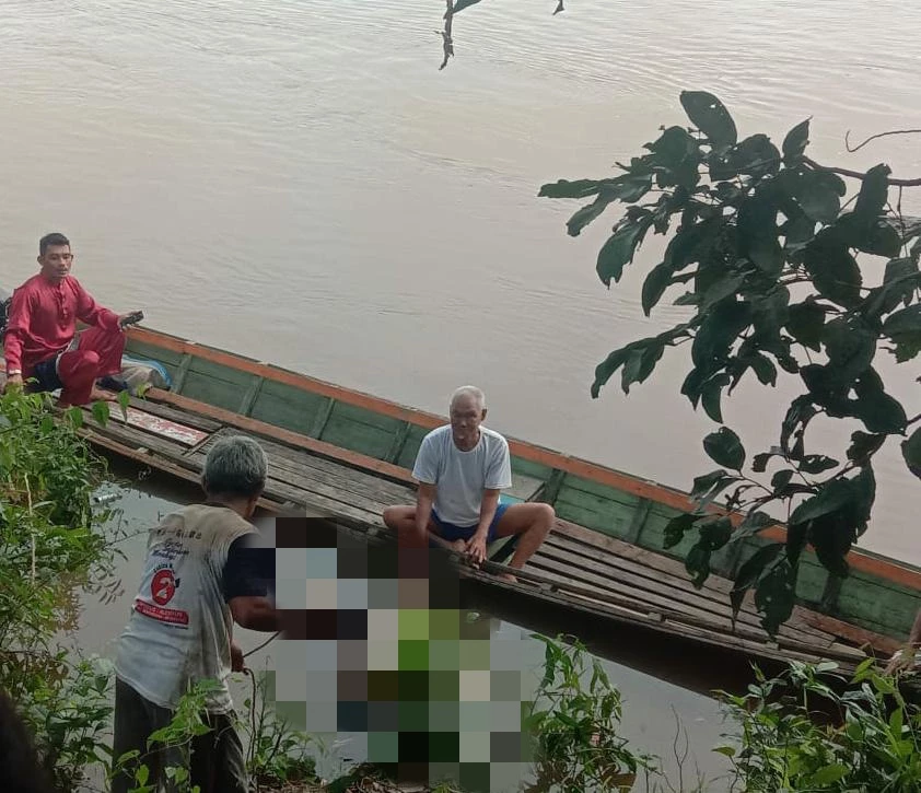 Foto: Warga Desa Peniti Sekadau Dihebohkan dengan Penemuan Mayat Mengapung di Sungai Kapuas | Pifa Net