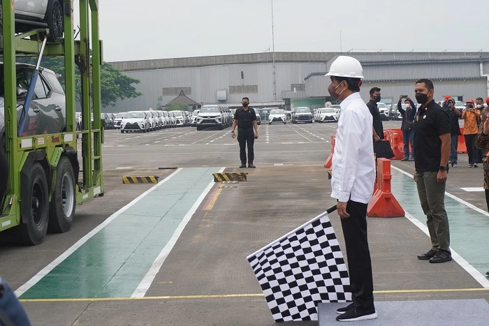 Foto: Jokowi Lepas Ekspor Perdana Mobil Fortuner ke Australia, Sebanyak 2 Juta Unit | Pifa Net