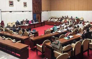 Foto: DPR RI Tetapkan 7 Anggota KPU dan 5 Anggota Bawaslu 2022-2027  | Pifa Net