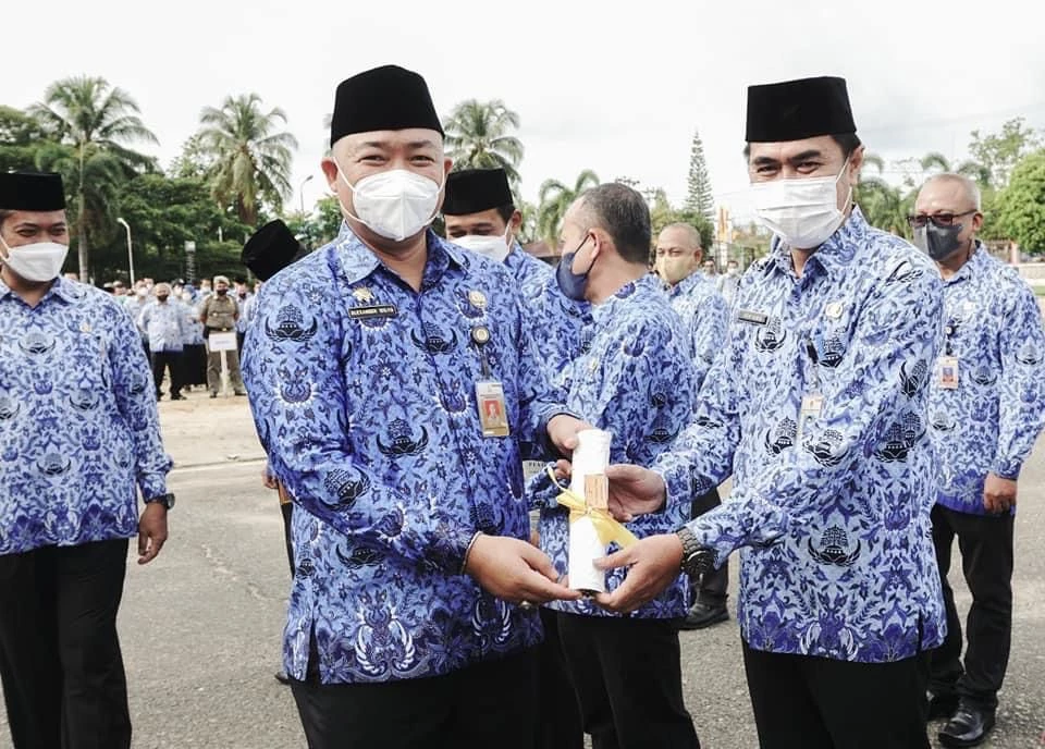 Foto: Pimpin Apel Gabungan ASN, Sekda Ketapang Ingatkan PNS Jadi Teladan Bagi Masyarakat | Pifa Net