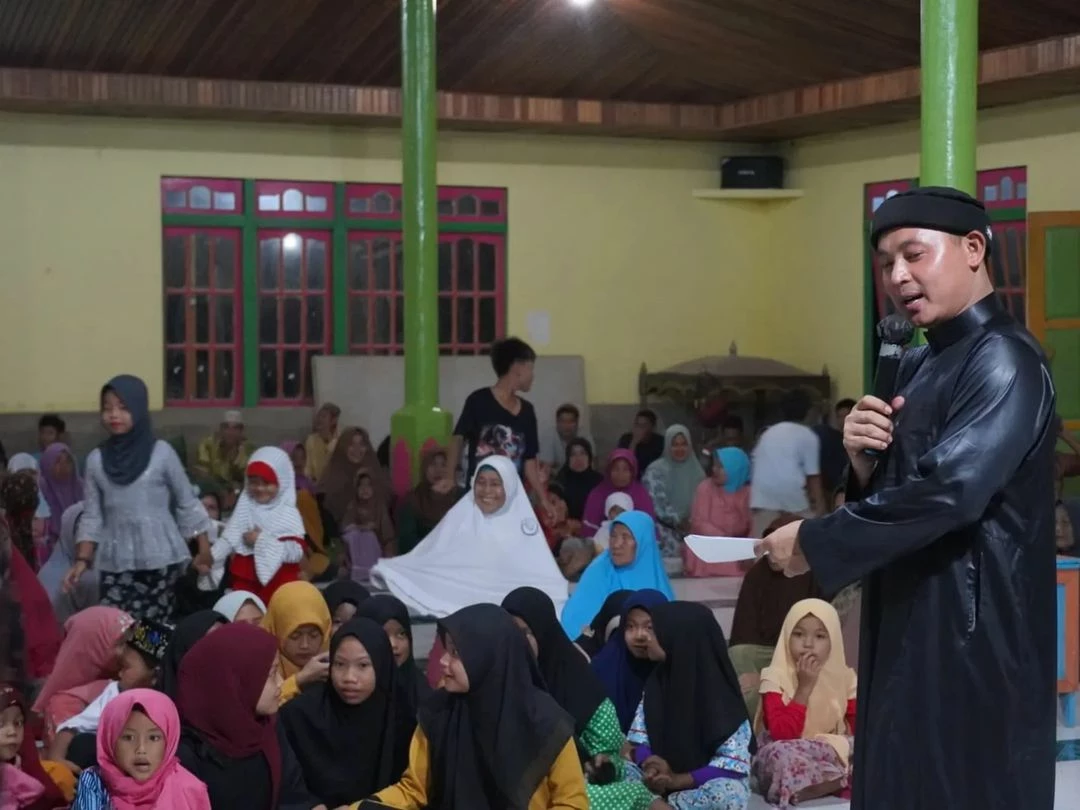Foto: Wabup Kapuas Hulu Hadiri Peringatan Isra Miraj Dusun Sri Wangi | Pifa Net