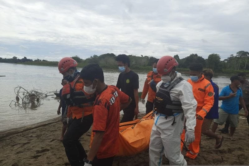 Foto: Warga Jaras Ditemukan Tewas di Sungai Kapuas Saat Mandi, Usai Ikuti Ritual Adat     | Pifa Net