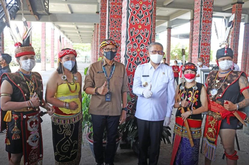 Foto: Ajak Wisatawan Domestik dan Mancanegara, Menparekraf Usulkan Pagelaran Seni di Rumah Radakng | Pifa Net