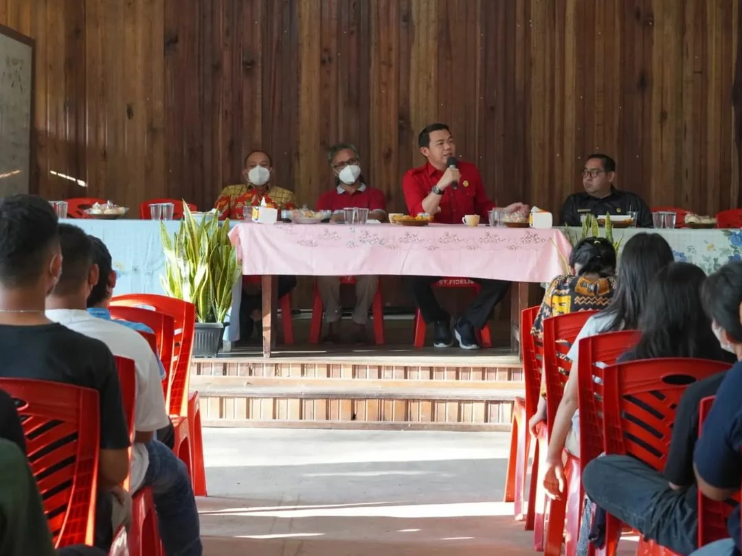 Foto: Bupati Kapuas Hulu Ramah Tamah Bersama OMK Sejiram | Pifa Net
