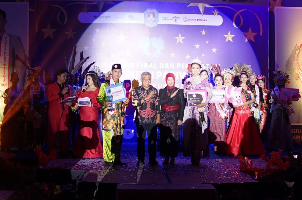 Foto: Huda dan Imelda Tak Nyangka Terpilih Jadi Putra dan Putri Pariwisata Kubu Raya 2022 | Pifa Net