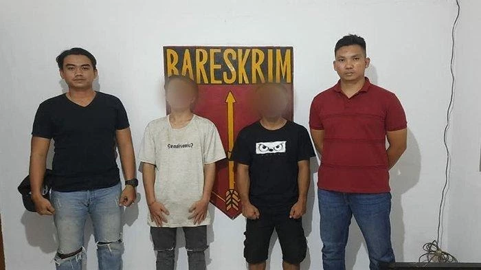 Foto: Polsek Sepauk Sintang Tangkap 2 Pengedar Narkotika, Satu Paket Sabu Diamankan Petugas | Pifa Net