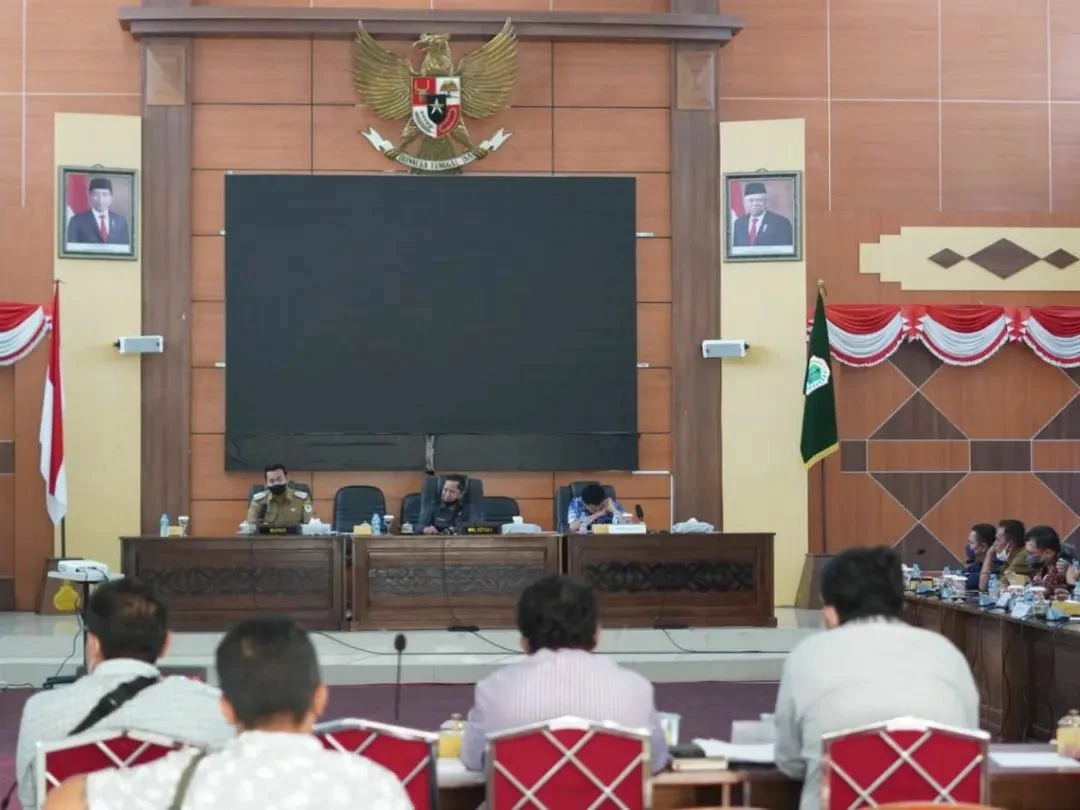 Foto: Masyarakat Desa Bukit Penai Kecamatan Silat Hilir Audiensi ke DPRD Kapuas Hulu Terkait Permasalahan Sengketa Lahan | Pifa Net