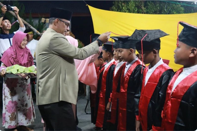Foto: Hadiri Wisuda Santri TPQ, Irwan Minta Generasi Penerus Siapkan Diri untuk Masa Depan | Pifa Net