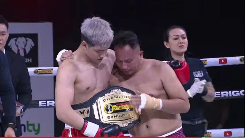 Foto: Vicky Prasetyo Sempat Tumbang Dua Kali, Azka Corbuzier Menang TKO | Pifa Net