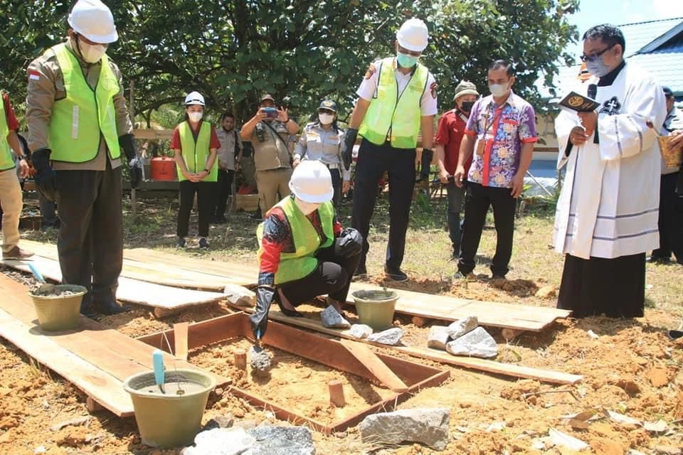 Foto: Bupati Landak Letakkan Batu Pertama Pembangunan Gedung Dinas Perhubungan | Pifa Net