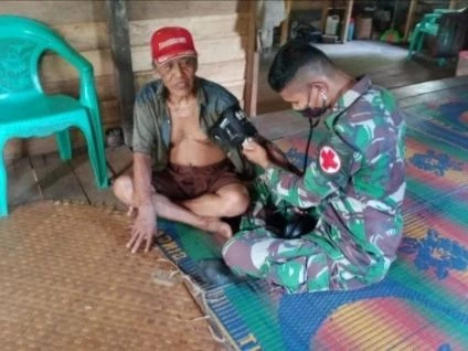 Foto: Peduli Perbatasan, Satgas Pamtas TNI Berikan Pelayanan Kesehatan Door To Door | Pifa Net