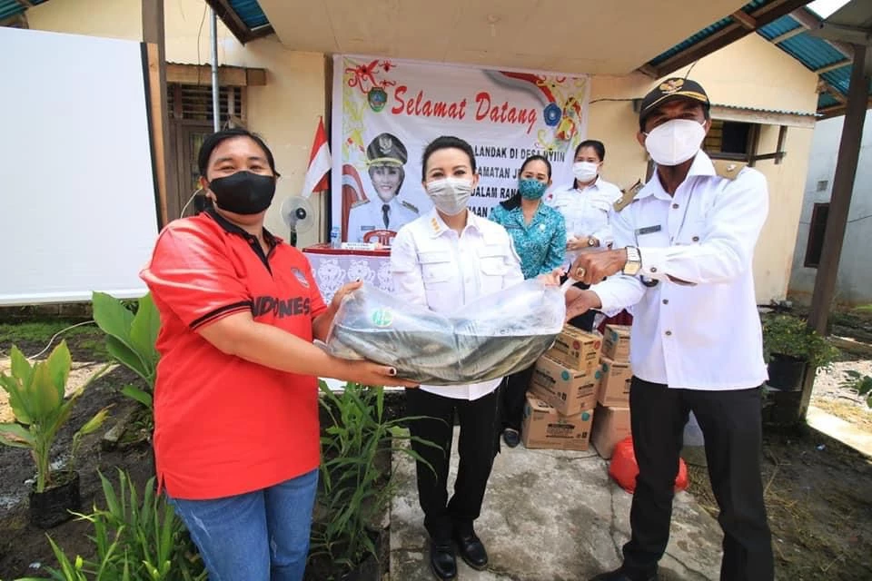 Foto: Bupati Landak Minta PKK Desa Nyiin Gencar Laksanakan Pelayanan Posyandu | Pifa Net