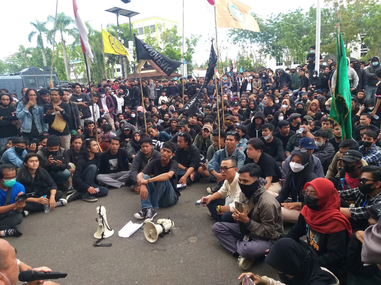 Foto: Kepung DPRD, Mahasiswa Sampaikan 6 Tuntutan | Pifa Net