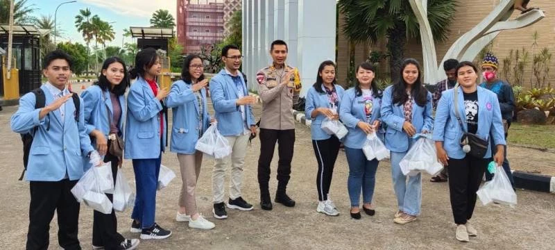 Foto: 11 April, Sejumlah Organisasi Mahasiswa dan Ormas di Kubu Raya Turun ke Jalan Bagi Takjil | Pifa Net