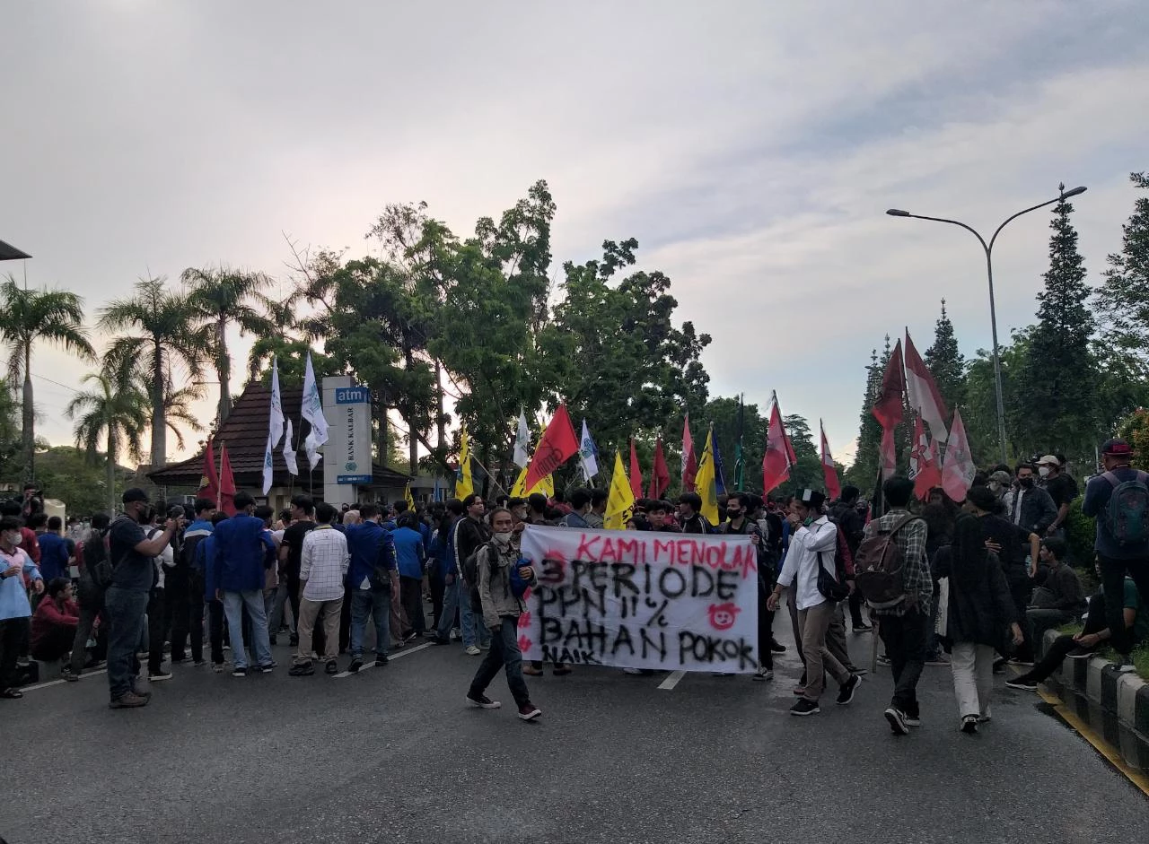 Foto: Cipayung Plus Kalbar Gelar Unjuk Rasa di Kantor DPRD Kalbar | Pifa Net