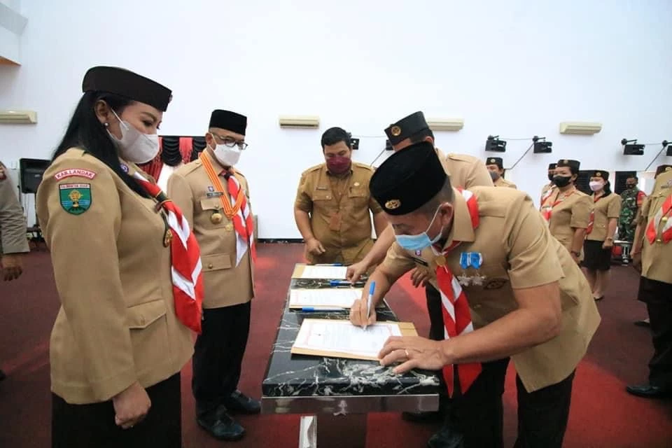 Foto: Bupati Karolin Dilantik Menjadi Ketua Mabicab Pramuka Landak | Pifa Net