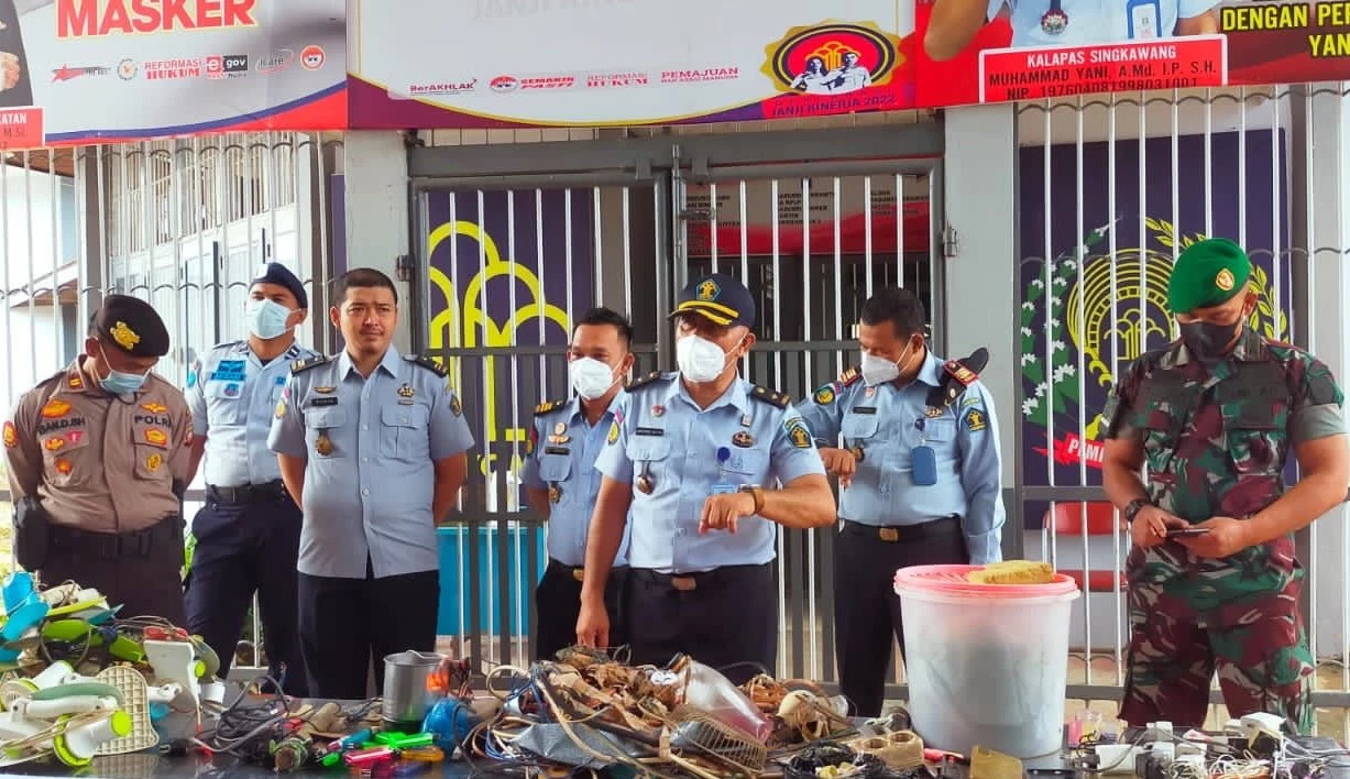 Foto: Wujudkan Lapas yang Tertib dan Aman, Lapas Singkawang Laksanakan Razia Gabungan | Pifa Net