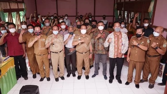 Foto: Jadi Keynote Speaker Kegiatan Sosialisasi Pelaksanaan Pemilu dan Pemilihan Serentak 2024, Ini Pesan Wabup Sanggau     | Pifa Net
