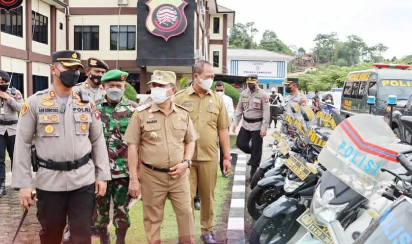 Foto: Polres Sanggau Tempatkan Pos Terpadu di PLBN Entikong, Untuk Pengamanan Arus Mudik di Perbatasan | Pifa Net