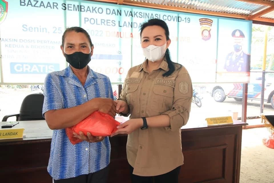 Foto: Bupati Landak dan Kapolres Landak Laksanakan Bazaar Murah Idul Fitri | Pifa Net