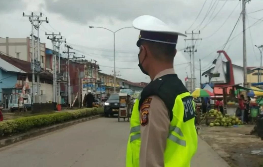 Foto: Jelang Perayaan Idul Fitri, Arus Masuk Kendaraan Ke Melawi Mengalami Peningkatan   | Pifa Net