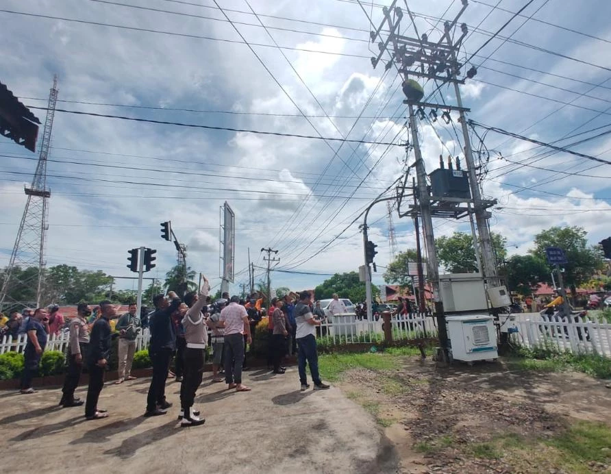 Foto: Seorang Pria di Ketapang Melakukan Percobaan Bunuh Diri | Pifa Net