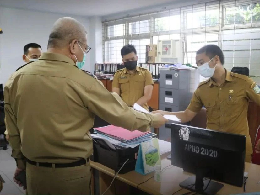 Foto: Sidak Hari Pertama Kerja, Sekda Kalbar Instruksikan Sanksi yang Tegas | Pifa Net