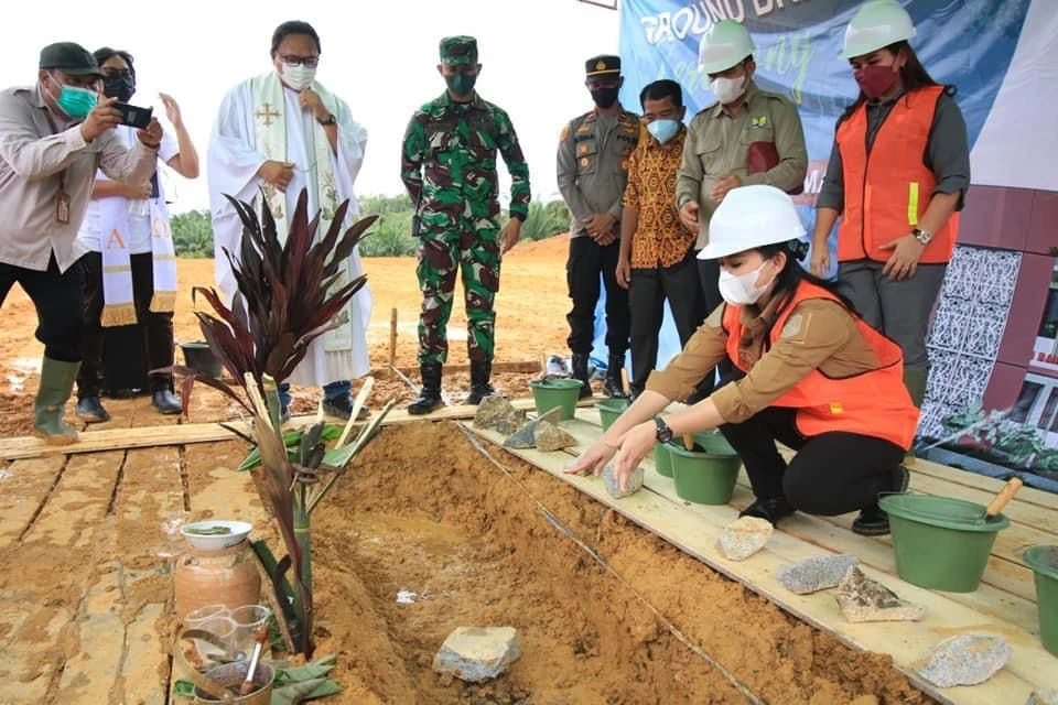 Foto: Bupati Landak Letakkan Batu Pertama Pembangunan Rumah Sakit Pratama | Pifa Net