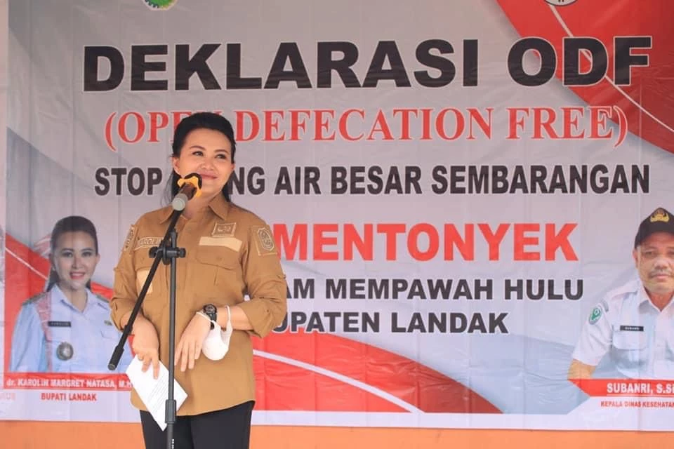 Foto: Desa Sontek Deklarasi Stop BAB Sembarangan, Bupati Karolin: Ini Sangat Penting untuk Masyarakat | Pifa Net
