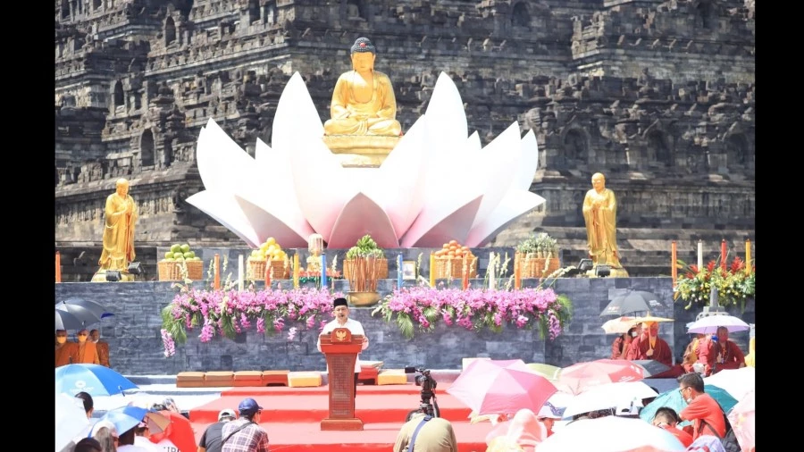 Foto: Hari Waisak, Wamenag: Teladani Cinta Kasih Buddha untuk Kehidupan Beragama yang Moderat | Pifa Net