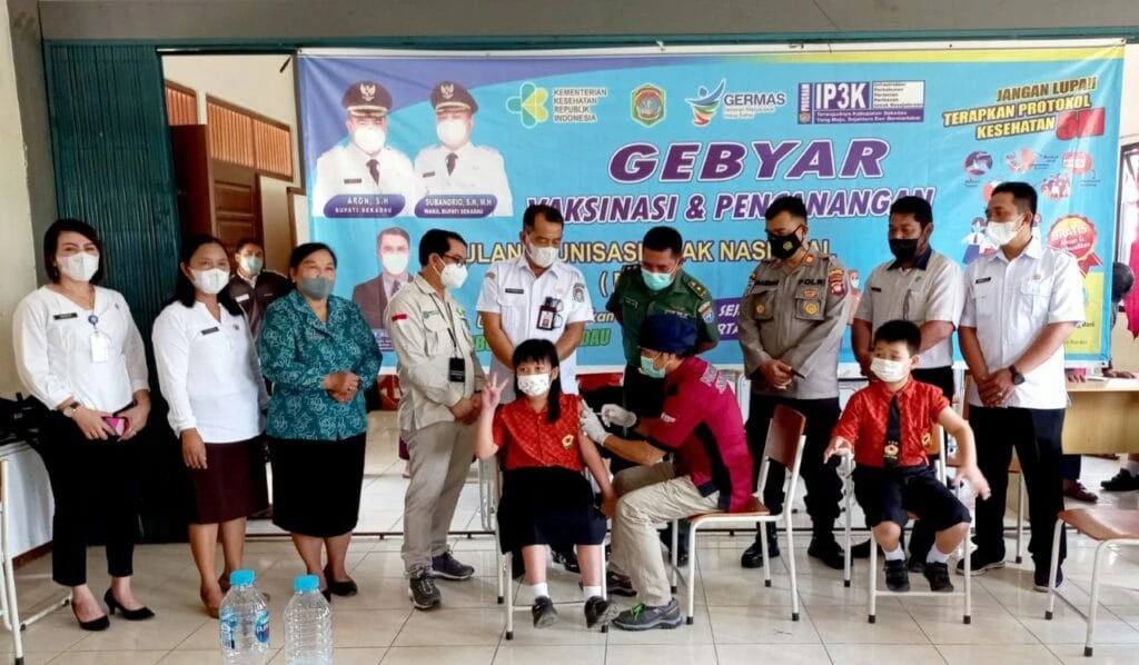 Foto: Bulan Imunisasi Anak Nasional Tahun 2022 di Sekadau Resmi Dimulai | Pifa Net