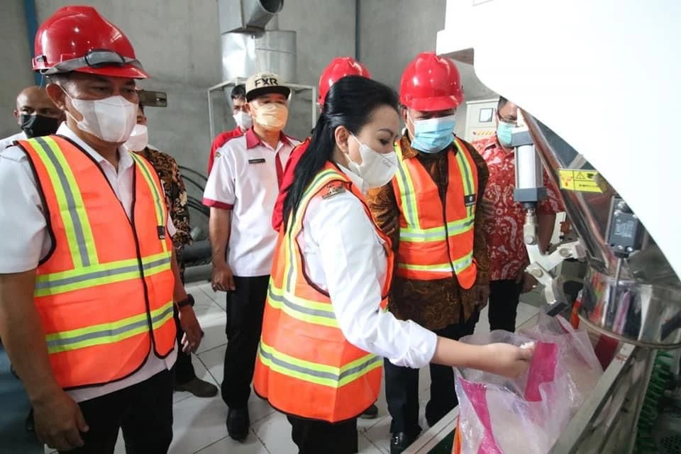 Foto: Bupati Karolin Resmikan Pabrik Penggilingan Padi Terbesar di Kalbar | Pifa Net