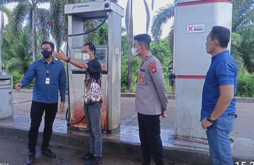 Foto: Isi BBM Gunakan Tangki Siluman, Polres Kubu Raya Amankan Pengemudi Truk | Pifa Net