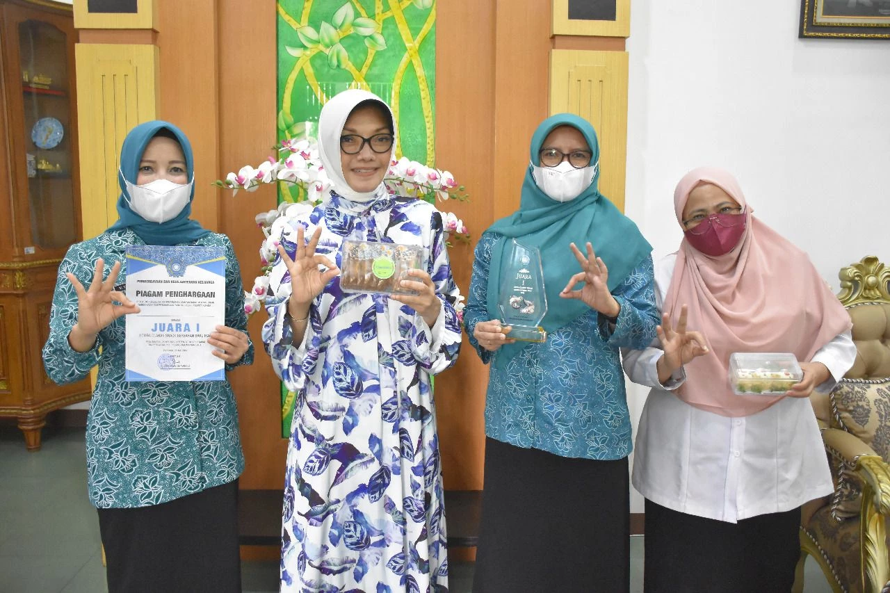 Foto: PKK Pontianak Raih Juara I Lomba Olahan Snack Berbahan Baku Ikan | Pifa Net