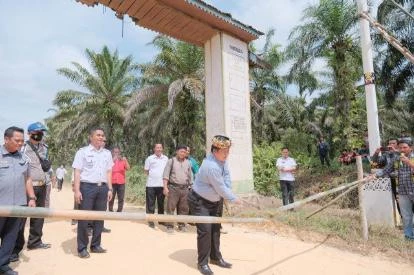 Foto: Buka Gawai di Desa Belitang II, Wabup Subandrio Pesankan Hal Ini | Pifa Net
