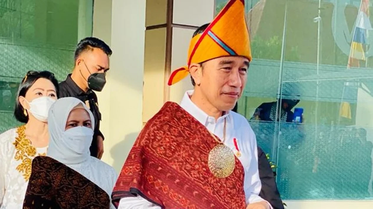 Foto: Terima Gelar Adat Ende Mosalaki Ulu Beu Eko Bewa, Presiden Jokowi Sampaikan Terima Kasih | Pifa Net