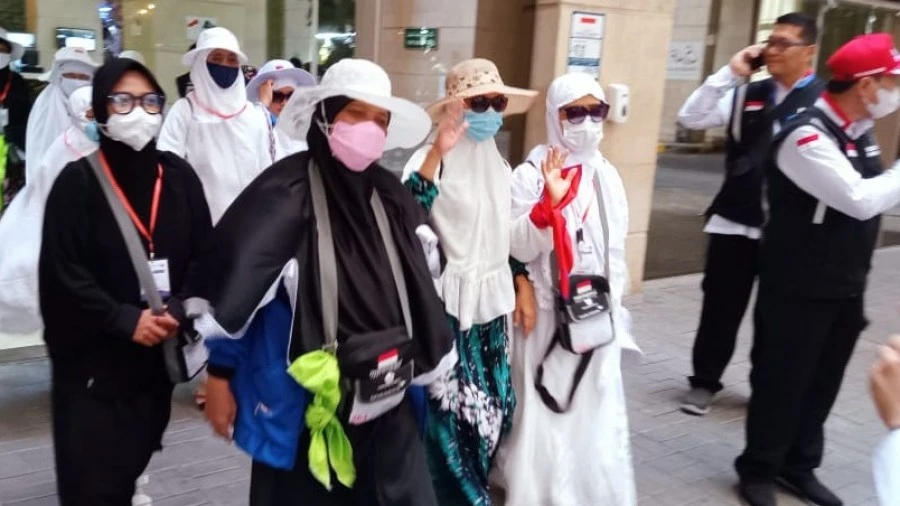 Foto: Salut! Bekerja 24 Jam, Petugas Sektor Siap Siaga Layani Jemaah Haji Indonesia | Pifa Net