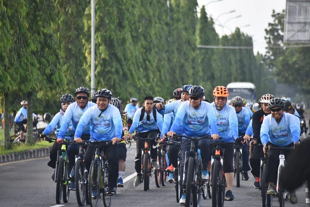 Foto: Eratkan Sinergitas, Danlantamal XII Ikut Gowes Forkopimda Kalbar Road To Saprahan Khatulistiwa Tahun 2022 | Pifa Net