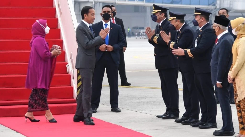 Foto: Presiden Jokowi dan Ibu Iriana Tiba di Tanah Air Usai Lawatan ke 4 Negara, Ini Rangkuman Kunjungannya! | Pifa Net